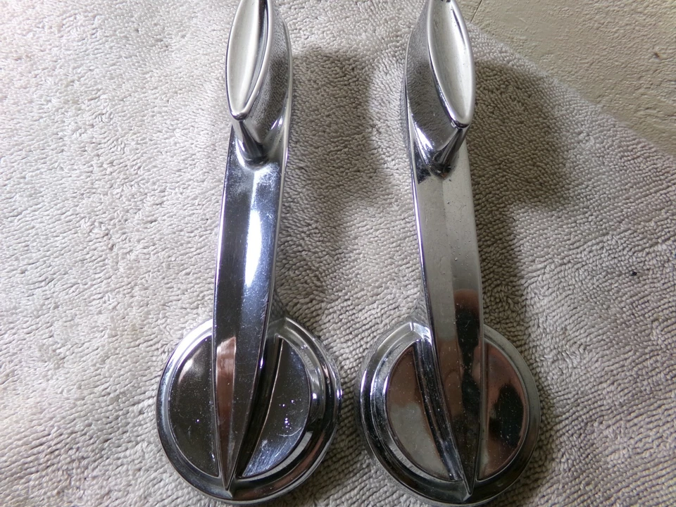 Pr. Manijas de puerta NOS, se adaptan a algunos autos Ford, Lincoln, Mercury exclusivos de principios de 1960 Foto 2 de 3