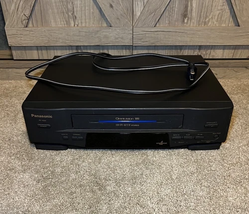 Panasonic PV-4551 VHS OmniVision 4 Head VCR Blue Line