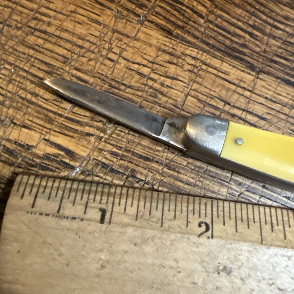 Vintage Western Boulder 3 Blade Pocket Knife yellow Handle Excellent Knife Sharp - Image 2 of 4