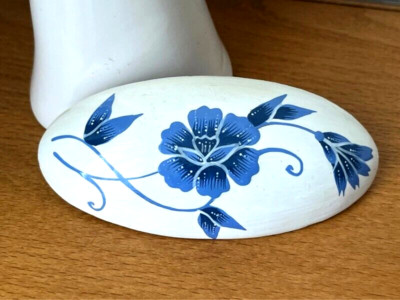 Große Vintage Spange Holz bemalt Blume blau weiß NEU wunderschön 10 cm!