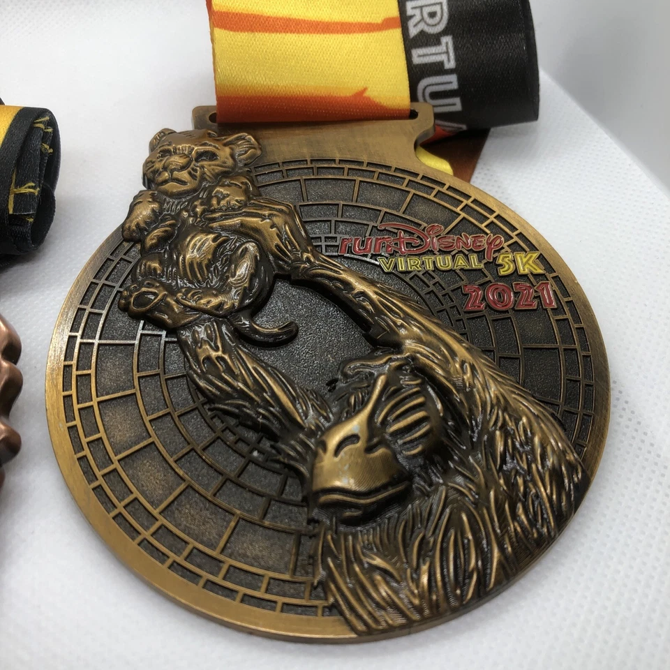 Набор из 2 медалей Disney Virtual 5k 2021 Baby Simba The Lion King Rundisney - Изображение 2 из 4