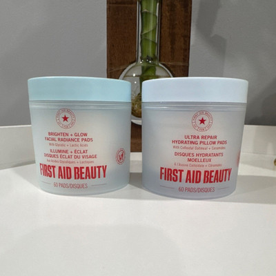 First Aid Beauty Facial Radiance & Hydrating Pillow Pads 60ct Each