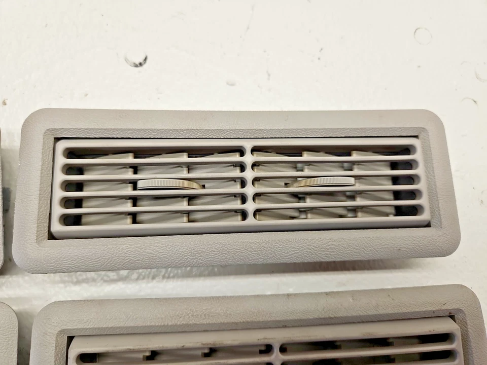 1992-1999 Chevy GMC 1500 Suburban Rear Roof Upper Vents Set Left Right OEM 3860 - Изображение 4 из 4