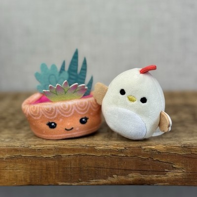 Squishmallow Squishville - Little Plant Shop Huhn Spielset mit Kaktus