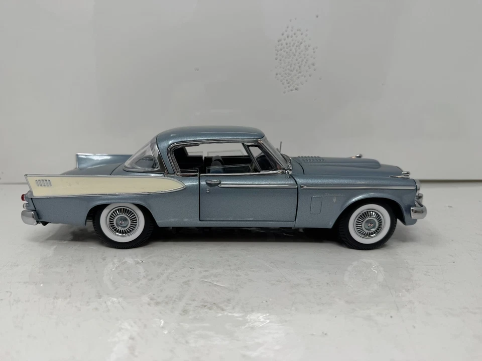Yat Ming Road Signature 1958 Studebaker Golden Hawk 1:18 Diecast Coin Edition Foto 3 de 4