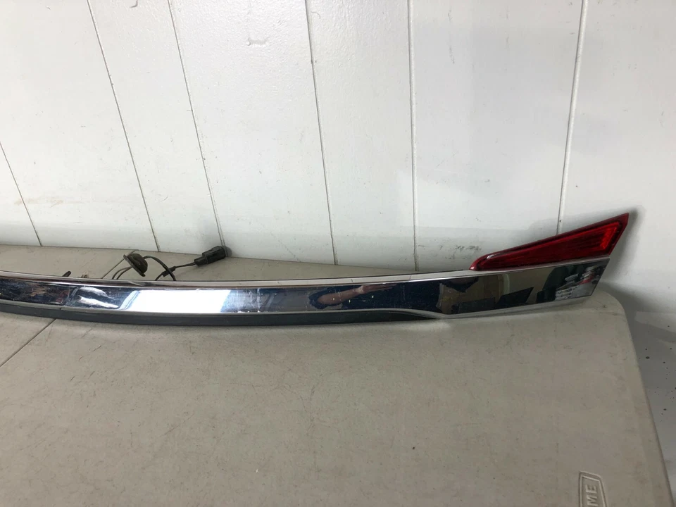 2011 2012 2013 2014 CHRYSLER 200 PAINEL ACABAMENTO PORTA-MALAS CROMADO - Imagem 4 de 4