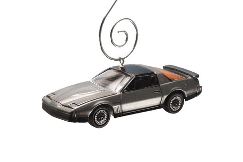 1960-1980 NISSAN PATROL W CANOE SMOKEY BEAR GREEN 1:64 SCALE