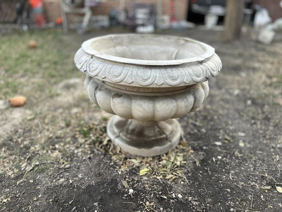 Maceta redonda grande de hormigón para exteriores Foto 2 de 2