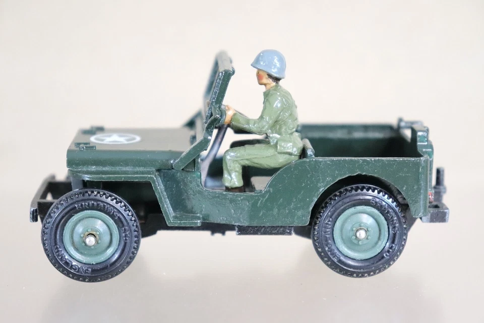 BRITAINS 1/32 SCALE WWII US ARMY 4 WHEEL DRIVE JEEP oc - Image 2 of 4