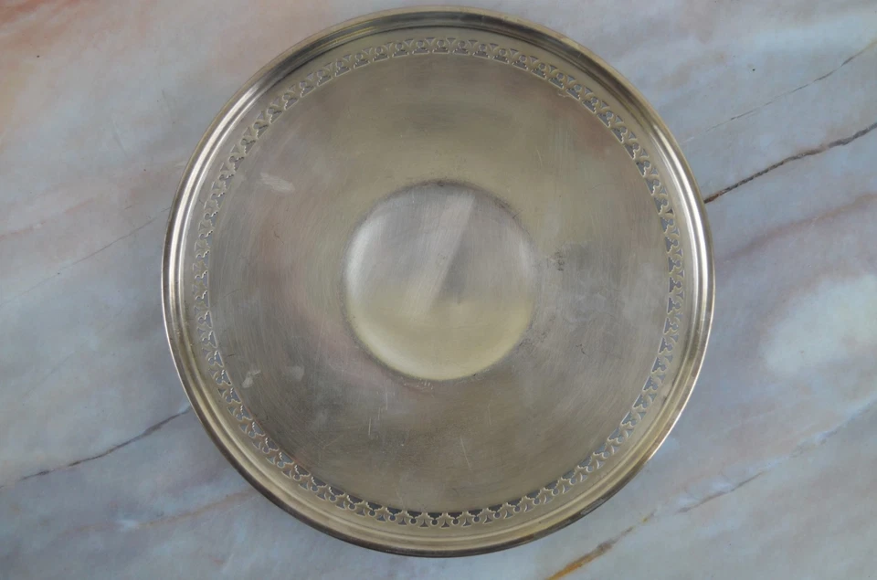 International Silver S.Co., Meriden S.P.CO Silver Plated Circular Tray 10" - Image 2 of 4
