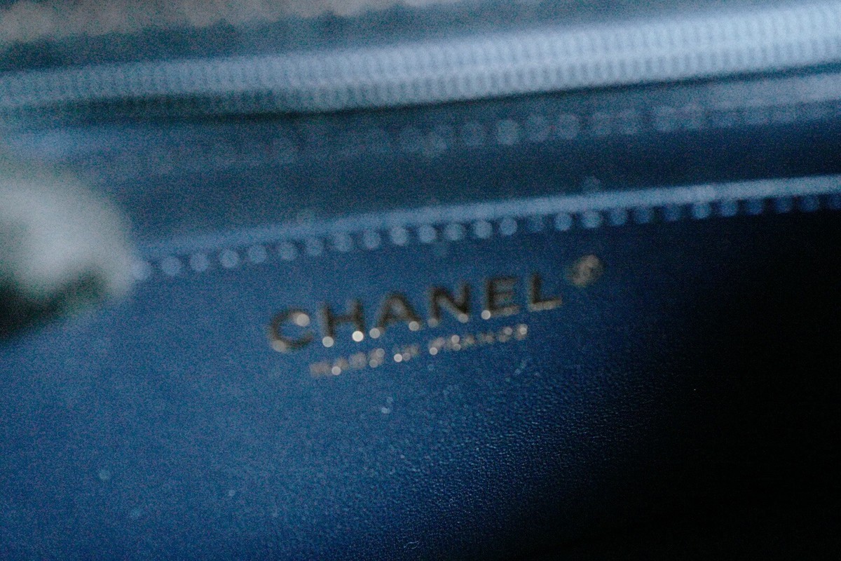 BNIB Chanel 25c Classic Mini Flap Bag in Denim Dark Blue ghw