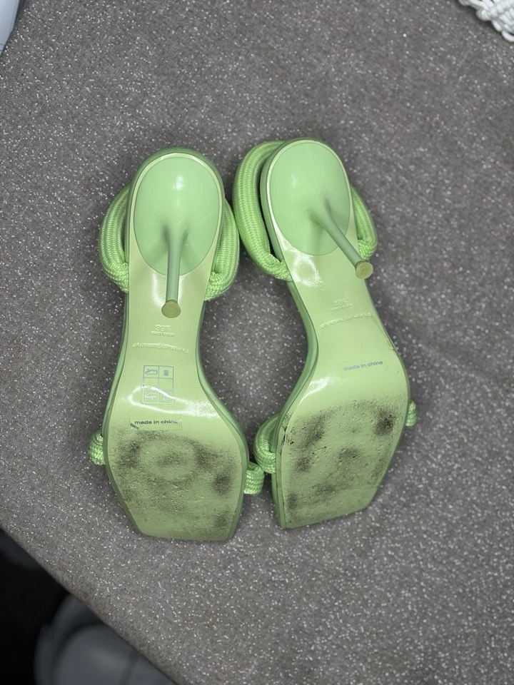 Mulas Alexander Wang Julie con correas con estampado de logotipo - verdes Foto 3 de 4