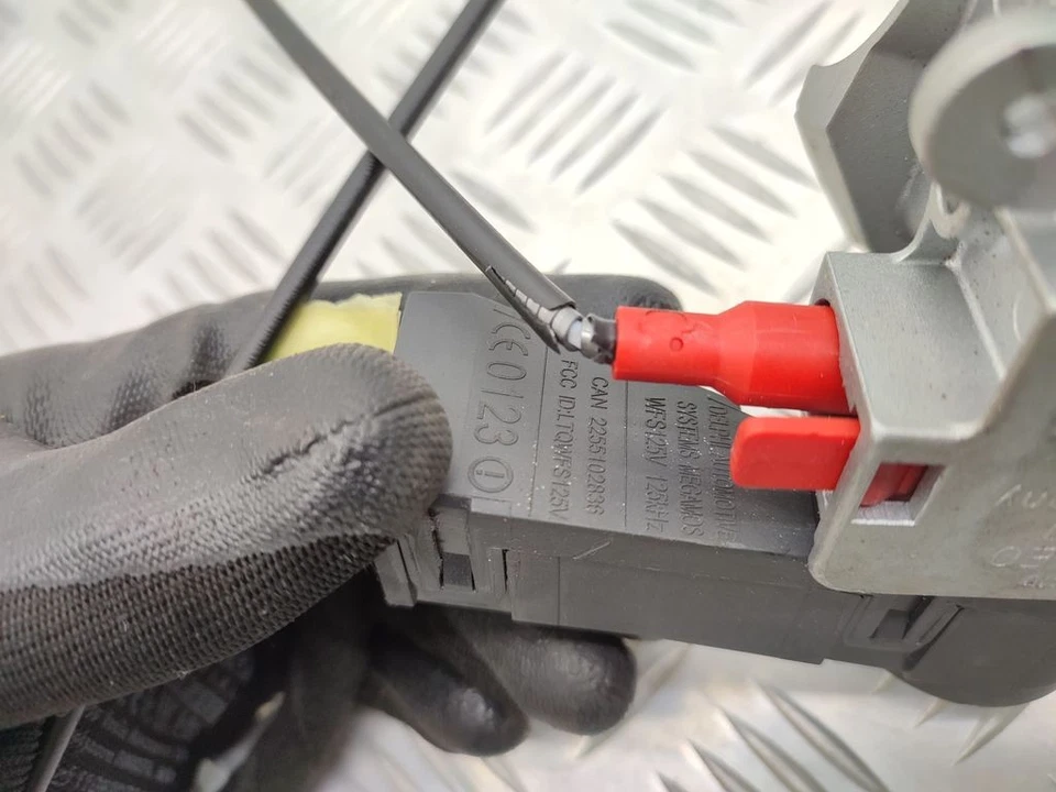 Volvo XC90 2012 Diesel Ignition barrel lock 8621509 SAU93031 - Image 2 of 4