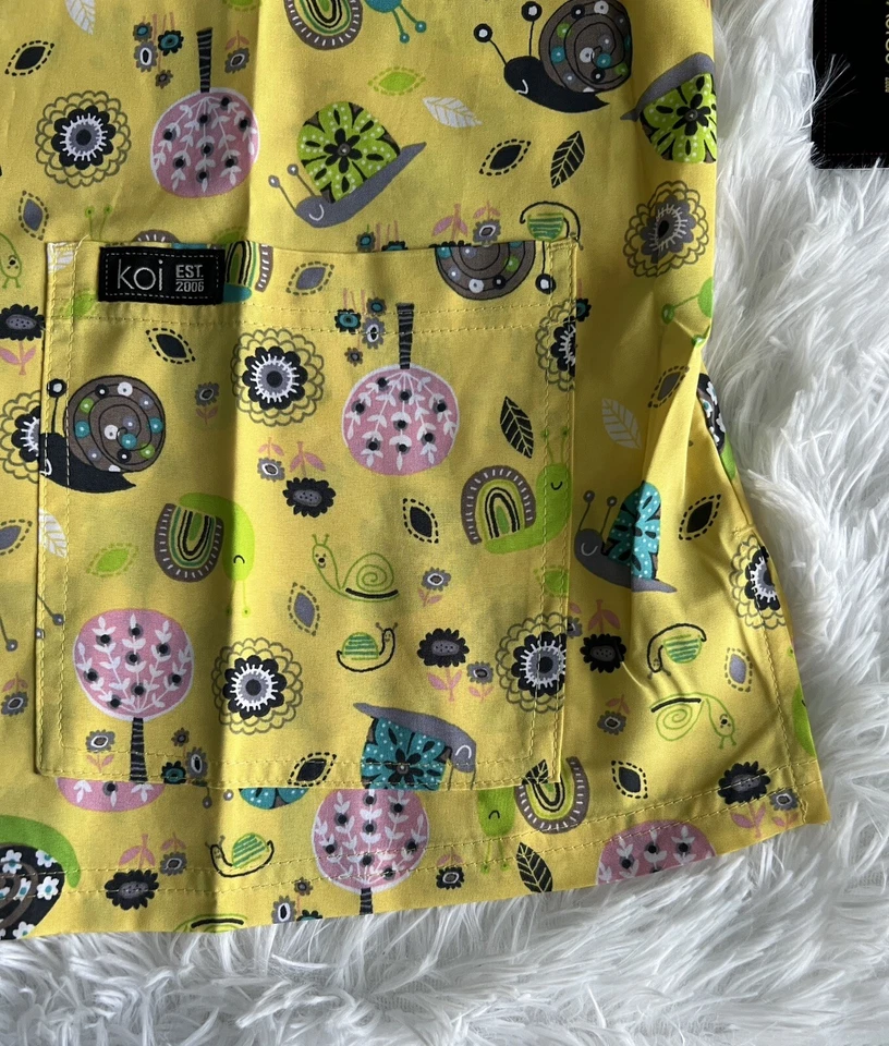 Koi Basics Scrub Top Women’s Large Leslie Sunny Snails Yellow Nursing Medical - Image 4 of 4