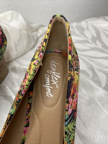Scarpe con zeppa Dexflex Comfort Peek a Boo in sughero floreale tropicale NUOVE taglia 10 - Foto 2 di 9