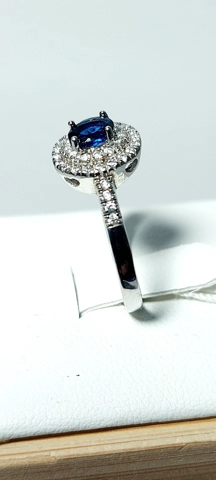 Anello argento 925 donna elegante rodiato zircone blu zaffiro pavé laterale - Immagine 4 di 4