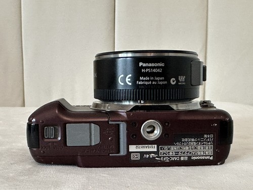Panasonic LUMIX DMC-GF3 12.1MP Digital Camera W/ PZ 14-42mm - Brown - Japanese - Picture 6 of 8