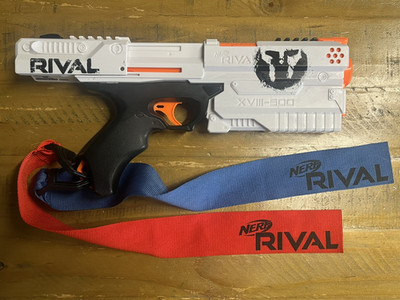 Nerf Rival Kronos XVIII-500 Phantom Corps Blaster Gun mit Munition