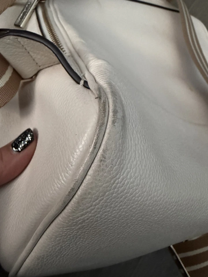 Mochila para mujer Kate Spade New York Rosie de cuero granulado con solapa mediana marfil Foto 4 de 4