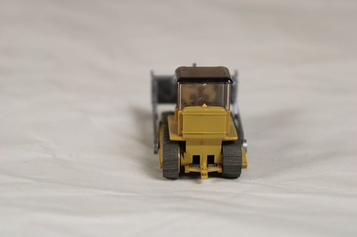 B10 / WIKING Berlin W - Small Caterpillar Toy - Approx 5.5x3x3 CM 8 grams / - Picture 6 of 12