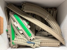 2006 Gullane THOMAS Hit Toy Company 70 Pieces Railroad Tracks