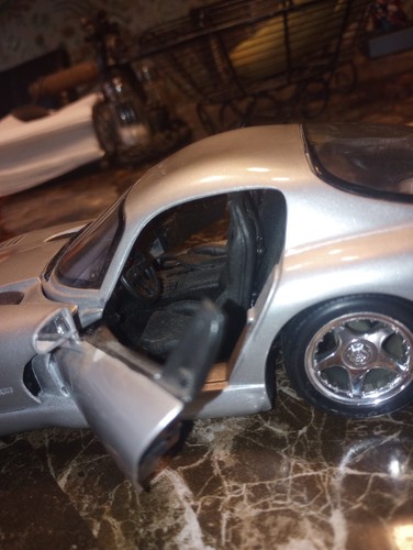 1998 Maisto Special Edition SILVER Dodge Viper GTS 1:18 Scale - Picture 2 of 8