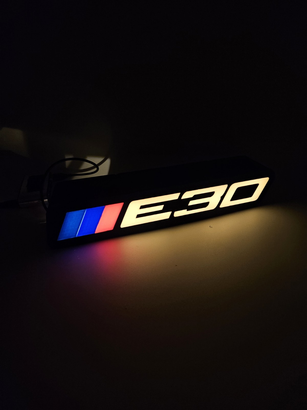 Lampe LED BMW M E30 éclairage anti-reflet pour décorer un bureau sombre