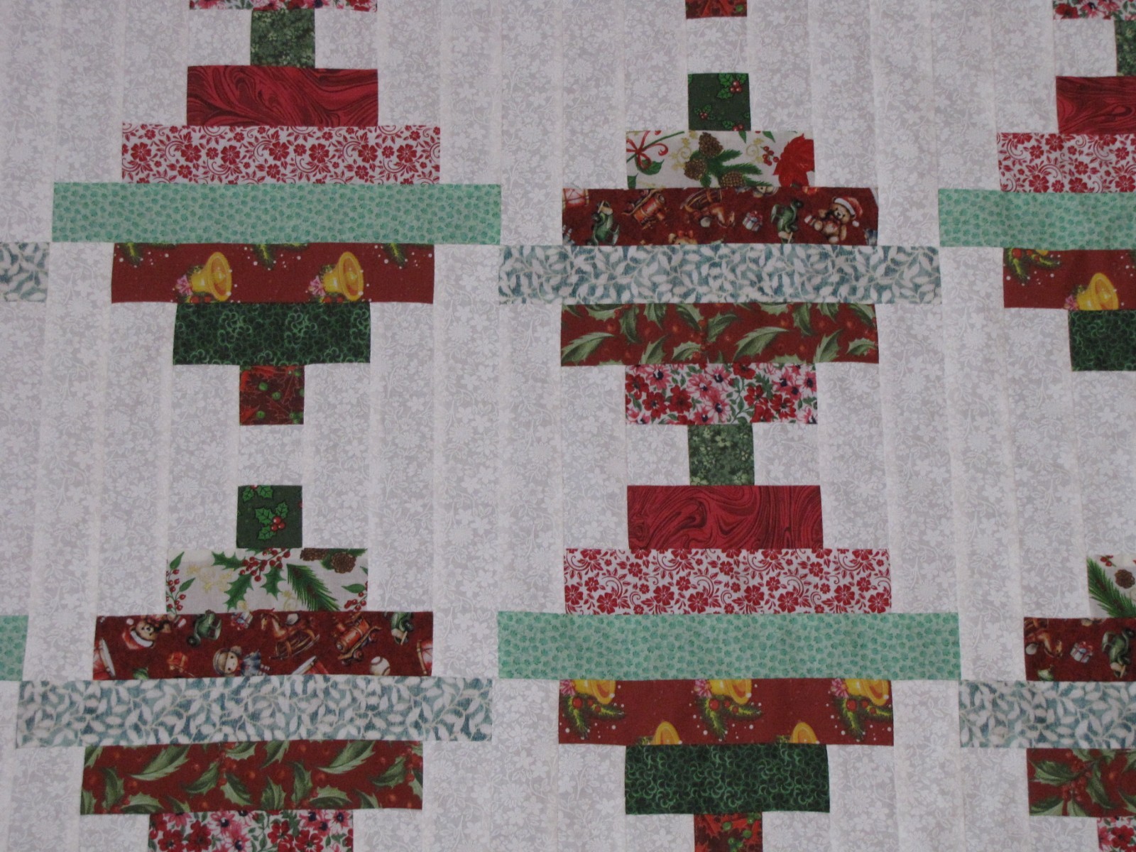 Patchwork Quilt Top "Christmas #10" PIECED~Bed ,Lap,Wall,Sofa 56"Sq USA Homemade