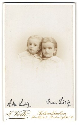 Fotografie J. Volk, Gelsenkirchen, Marktstraße 9, Ada und Grete Liebig als Kind 