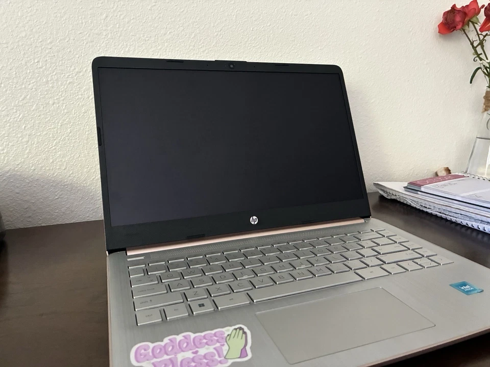 Portátil HP Dq0070nr 14 pulgadas Intel Celeron 64 GB 1,10 GHz oro rosa con 4 GB de RAM Foto 2 de 4