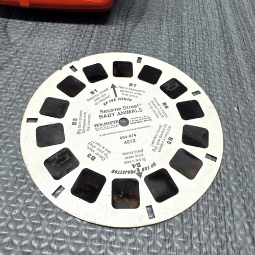Vintage Red / Orange Viewmaster 3D View-Master Viewer With 2X Sesame Street Reel - Picture 4 of 13