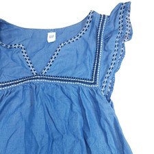 GAP Dress Womens Medium Blue Embroidered Chambray V Neck Flutter Sleeve Sundress