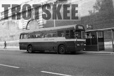 35 mm Negativ London Country AEC Regal IV Metro Cammell LYF469 um 1972