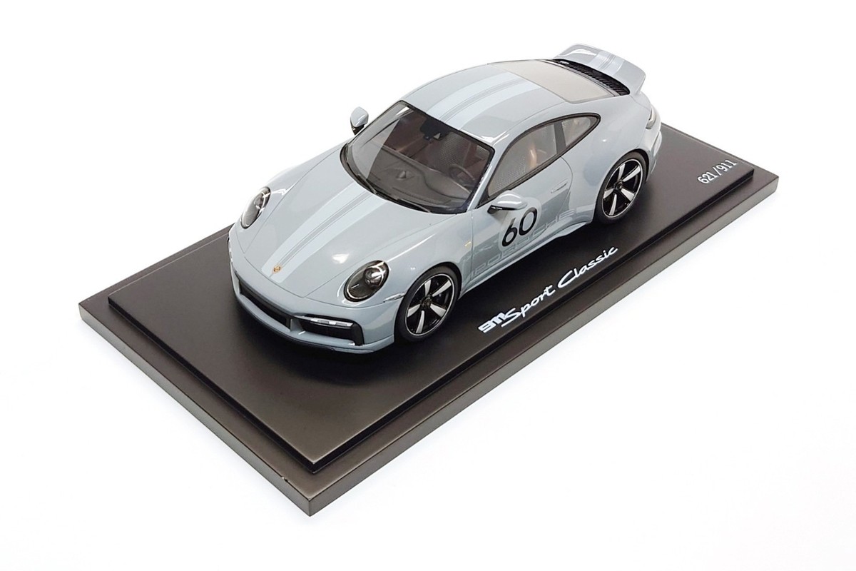 Spark 1:18 Porsche 911 Sport Classic (992) in Sport Grey Met