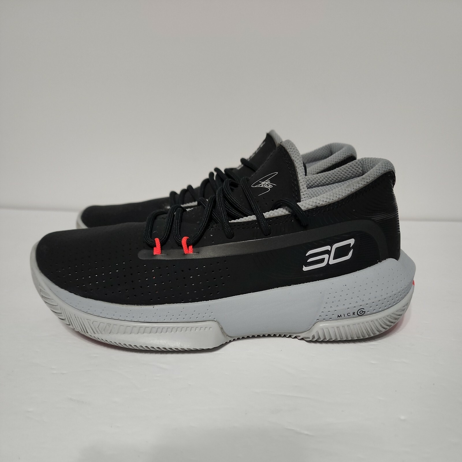 Under Armour Boys SC 3ZERO III 3022117-001 Black Running Shoes Sneakers Size 4Y thumbnail 2