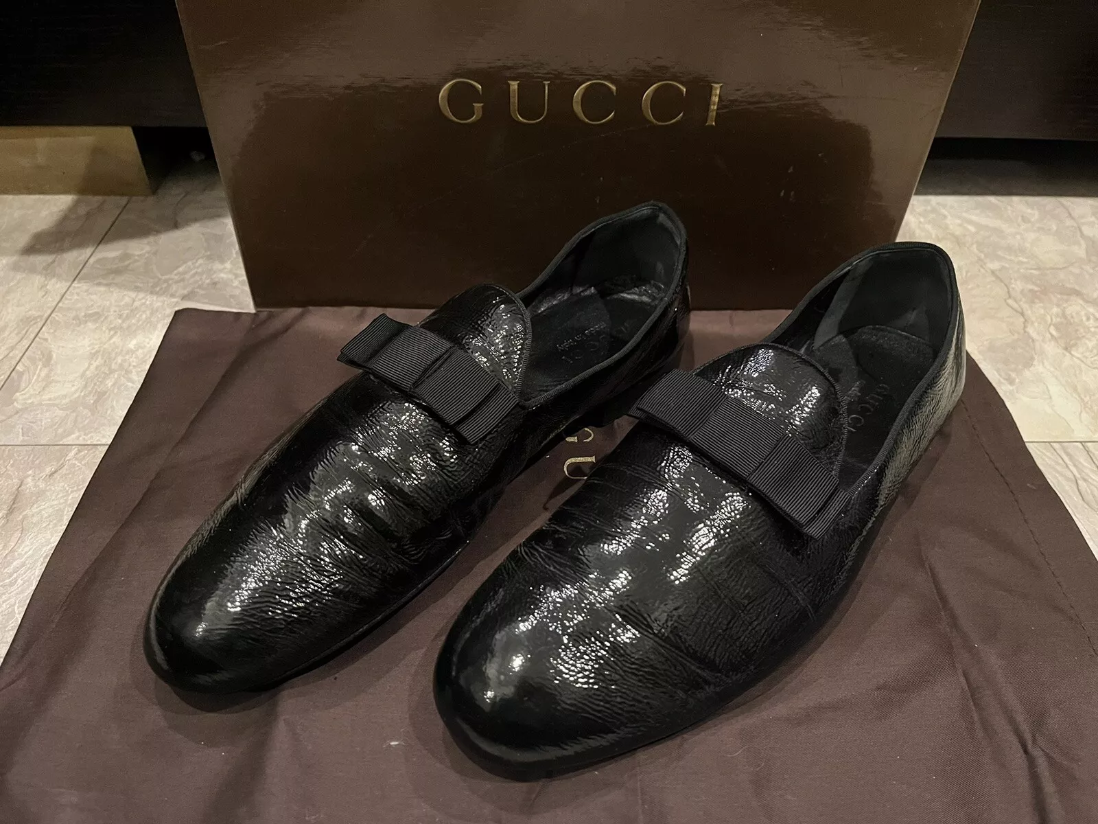Mocassin pompe homme en cuir noir brillant Gucci taille 10