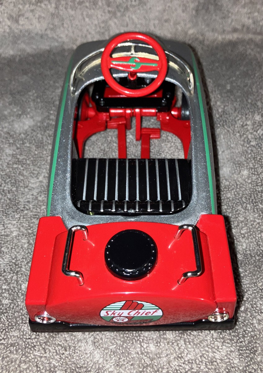 Miniature Crown Premiums 6265 – Pedal Car BMC Fire Chief Texaco Series N°1 (1948)