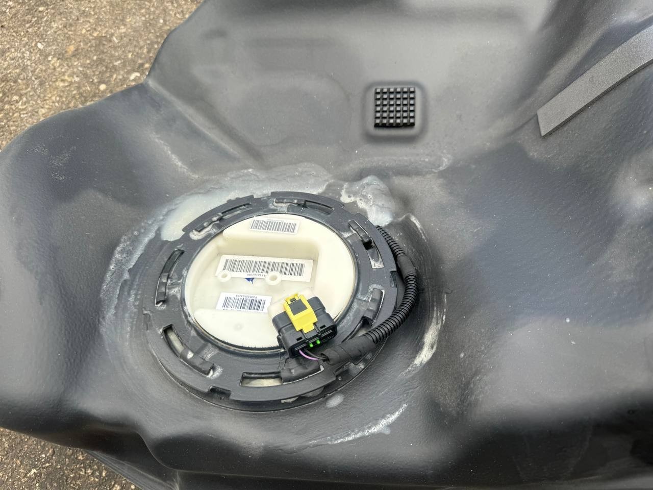 14-17 Maserati Ghibli Fuel Gas Tank Reservoir OEM 06700032570