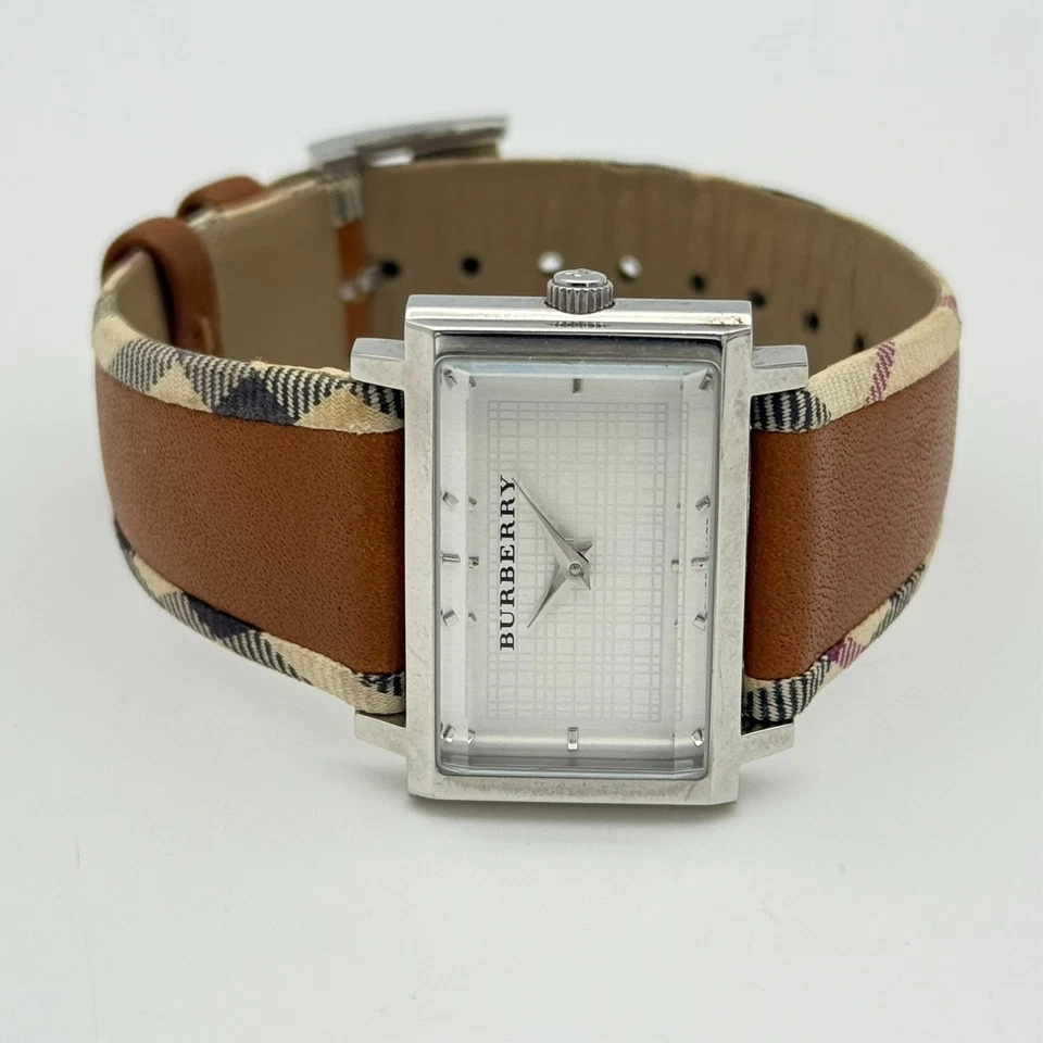 Relógio suíço feminino Burberry tom prata clássico 33 mm, couro marrom, BU2151 - Imagem 3 de 4
