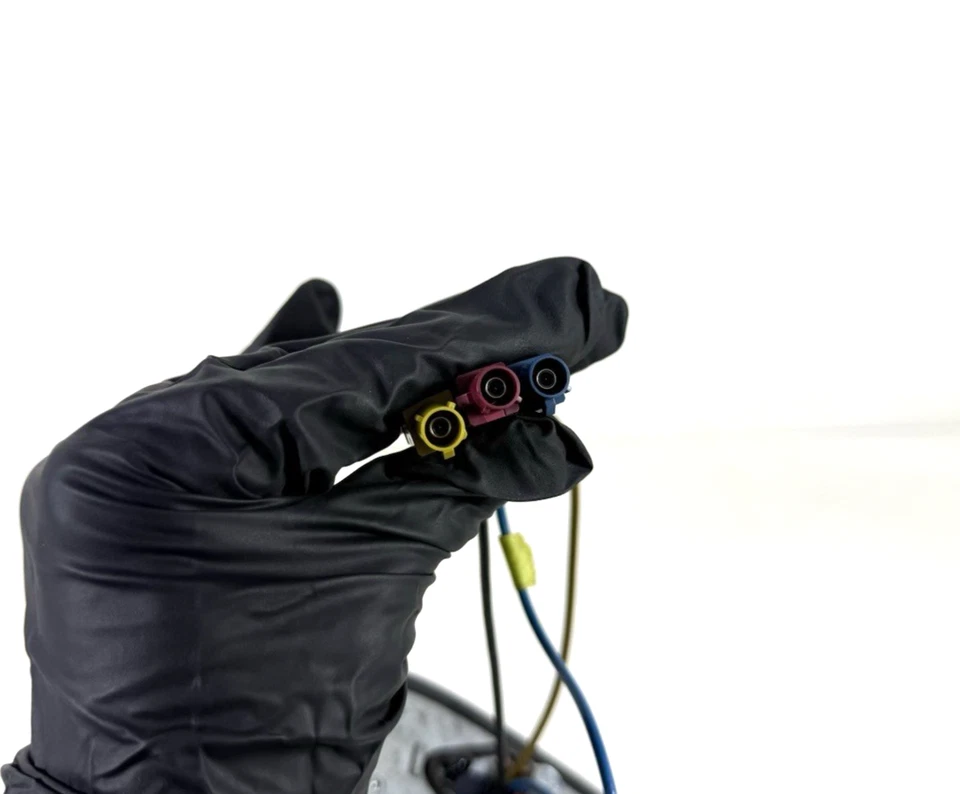 Antena de radio montada en el techo trasero Chevrolet Impala 2006-2016 OEM 20786896 Foto 4 de 4