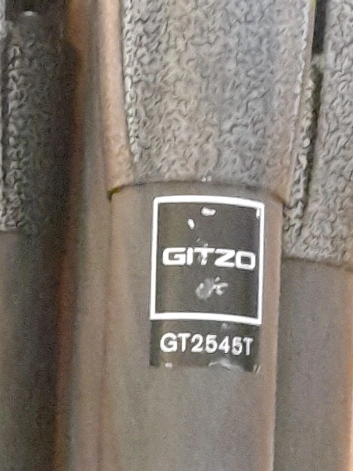 GITZO TRAVELER, GT2545T, CARBON TRIPOD. FOR PARTS AND REPAIR. HAS LEG ISSUE. - image 2 of 4