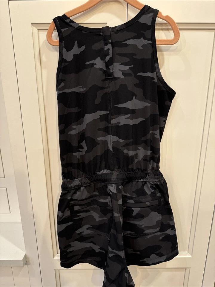 Mameluco Athleta Girl On The Go niñas talla M 8-10 negro gris camuflaje sin mangas Foto 3 de 3