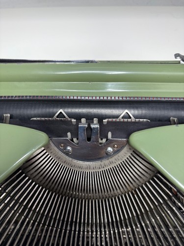 Groma KOLIBRI Reise Schreibmaschine 1Q Oliv DDR Typewriter 1955 Koffer VINTAGE - Bild 8 von 11