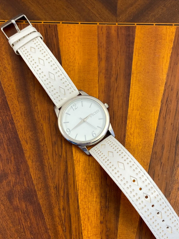 Decree Women's Watch Fashion White Dial and Bracelet 38mm New Battery - Image 2 of 4