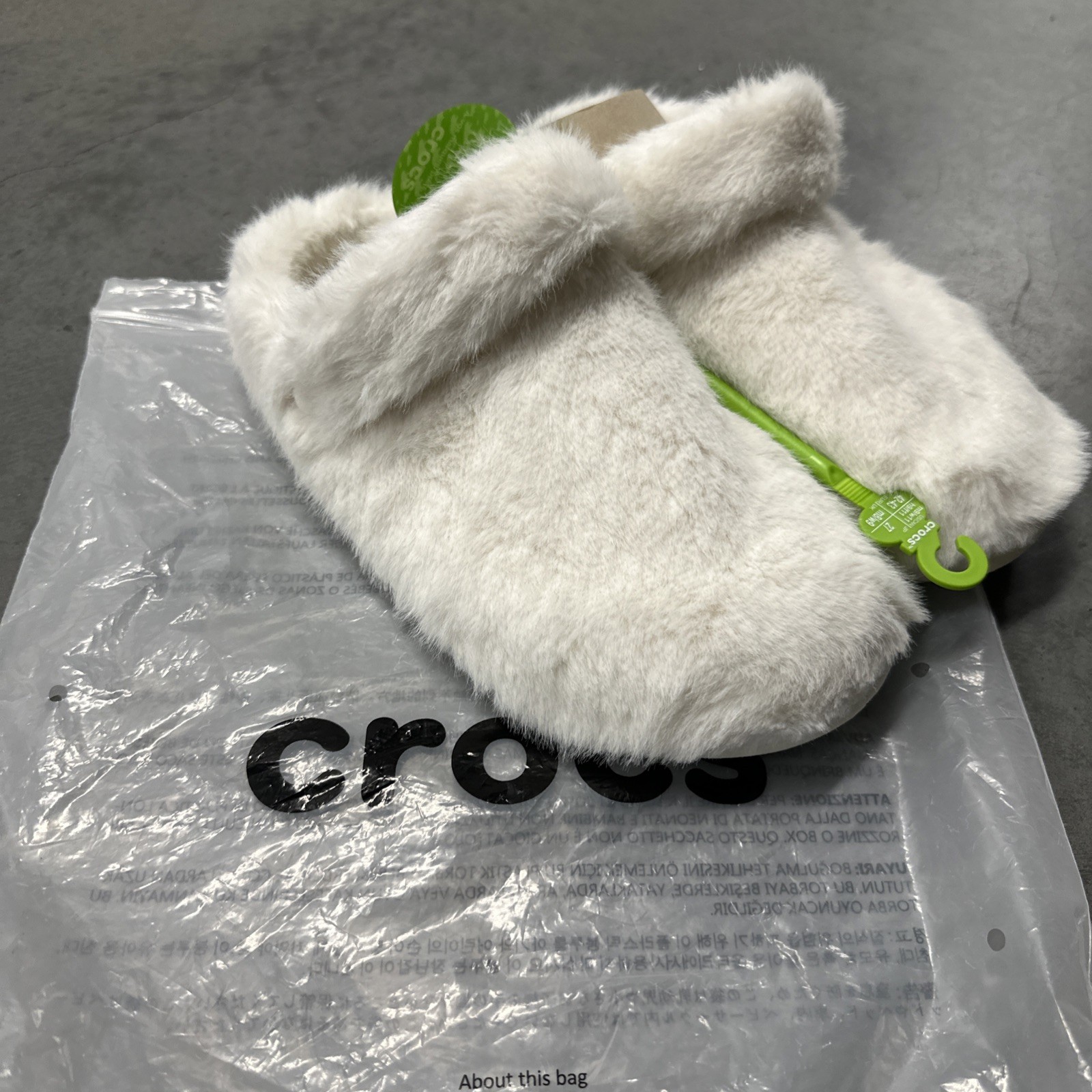 Crocs Classic Cozy Luxe Slipper Size 9m/11w brand new