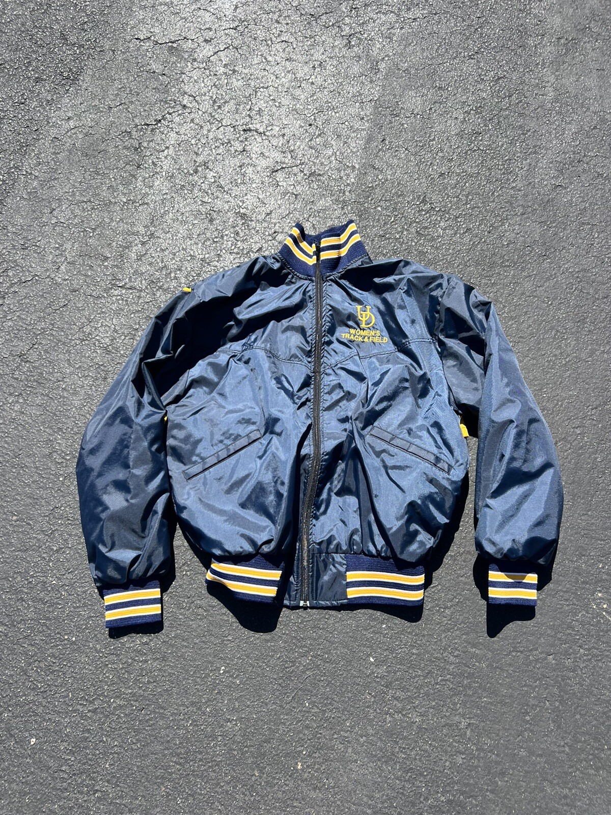 Vintage 1980’s University of Delaware Blue Hens Women’s Track And Field