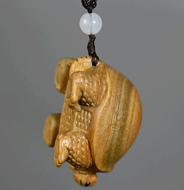 ぬかづけページ ZQ046 - 5.8* 3.7 * 4 CM Carved Green Sandalwood Netsuke: Tea