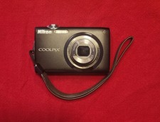 Nikon COOLPIX S3000 12.0MP Digital Camera - Black With 2 NEW batteries