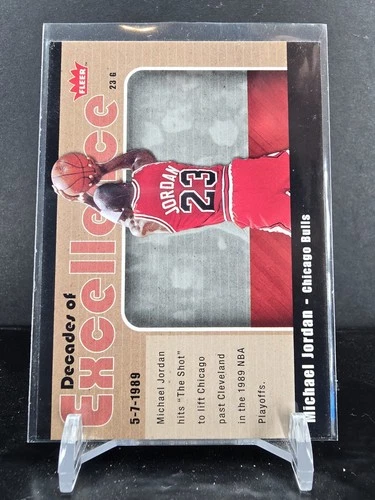 B593 - 2007-08 Fleer - Michael Jordan #3 - Decades of Excellence