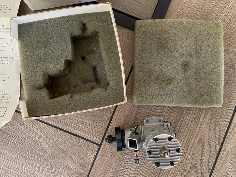 1976 FOX Combat Special MK-III Model Airplane Engine w/Original Box & Manual - Image 4 of 4